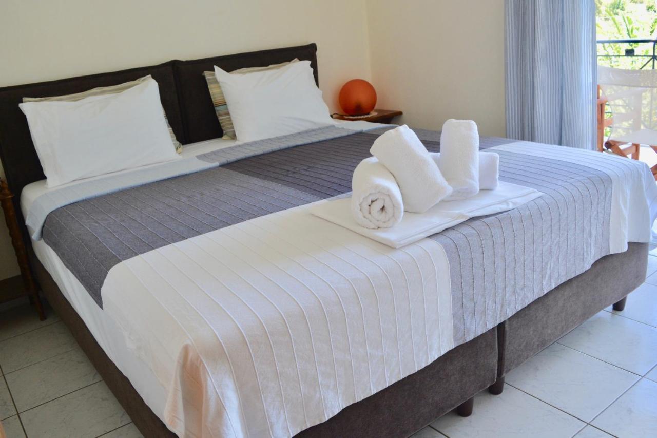 Troumpas Family Rooms & Apartments Леонідіон Екстер'єр фото