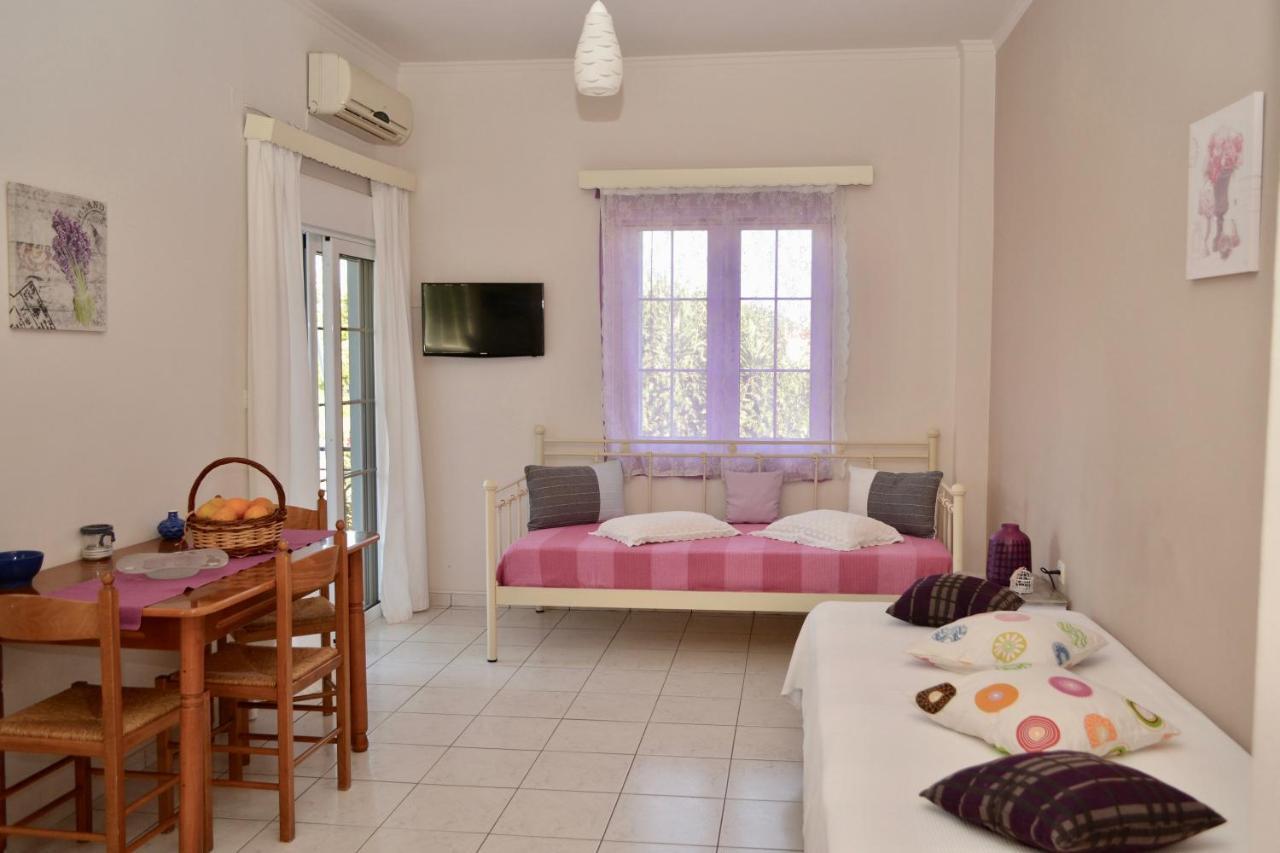 Troumpas Family Rooms & Apartments Леонідіон Екстер'єр фото