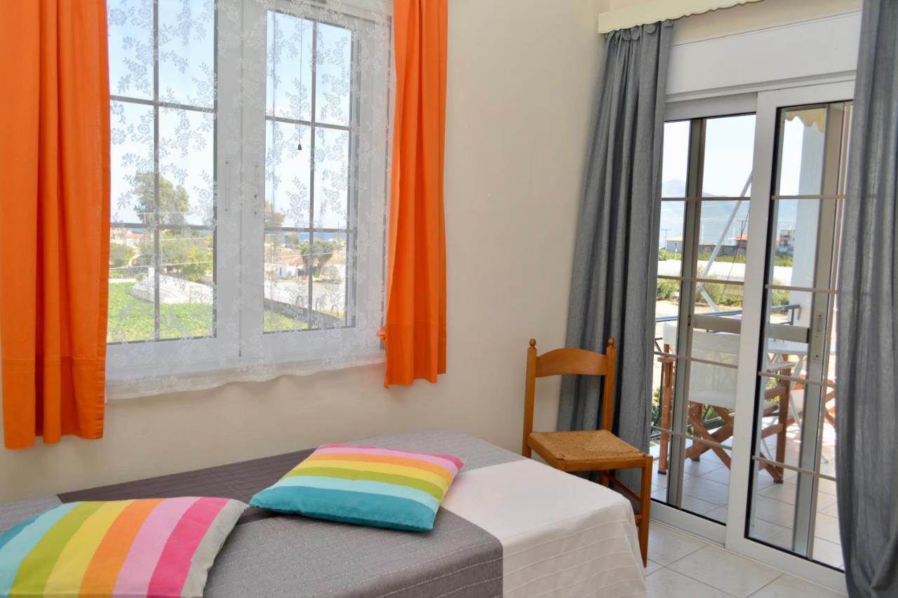 Troumpas Family Rooms & Apartments Леонідіон Екстер'єр фото