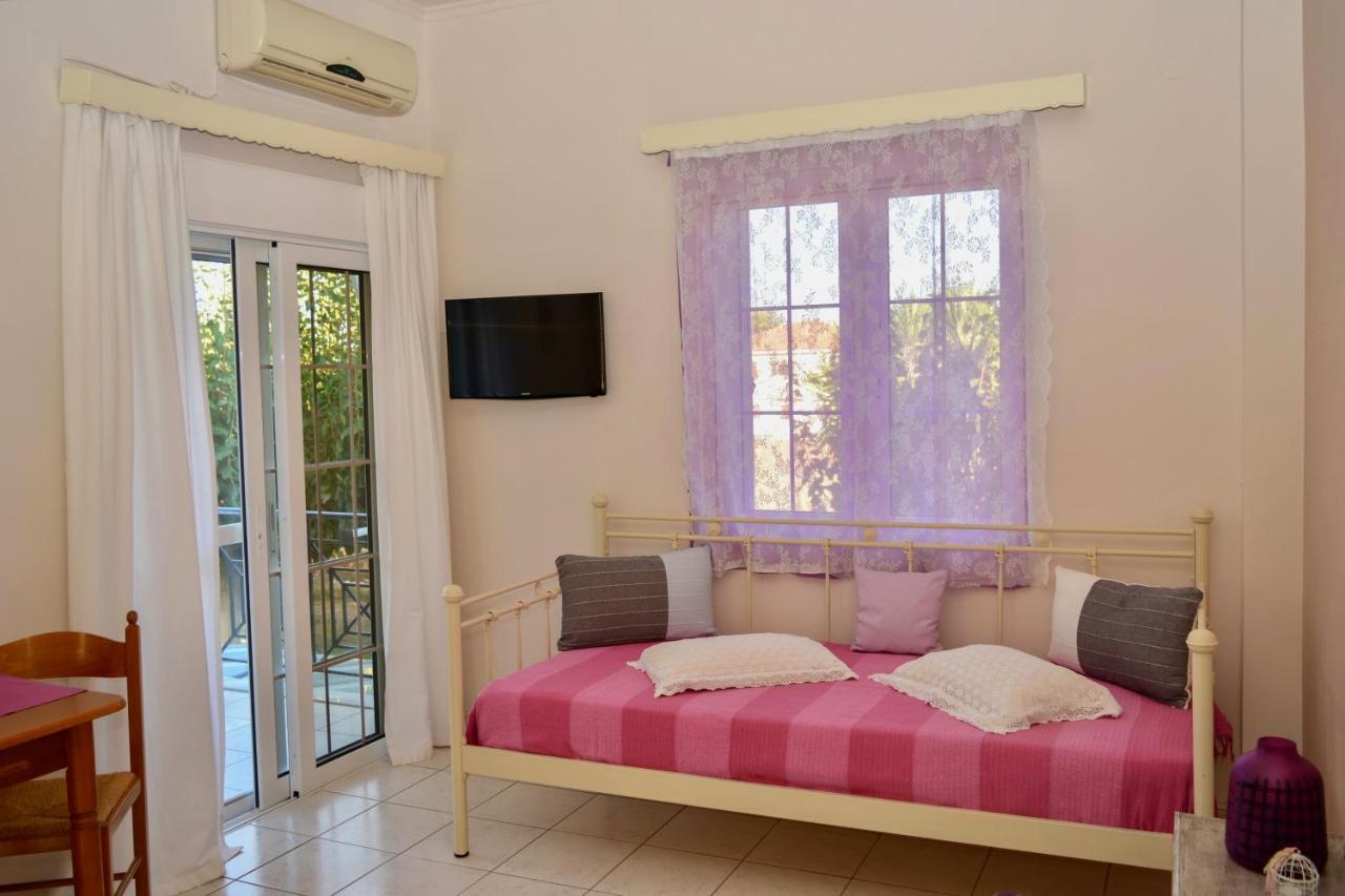 Troumpas Family Rooms & Apartments Леонідіон Екстер'єр фото