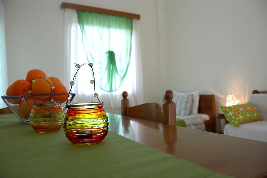 Troumpas Family Rooms & Apartments Леонідіон Екстер'єр фото